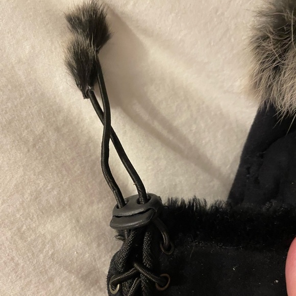 Adorable fur trimmed fingerless mitts - Picture 4 of 6